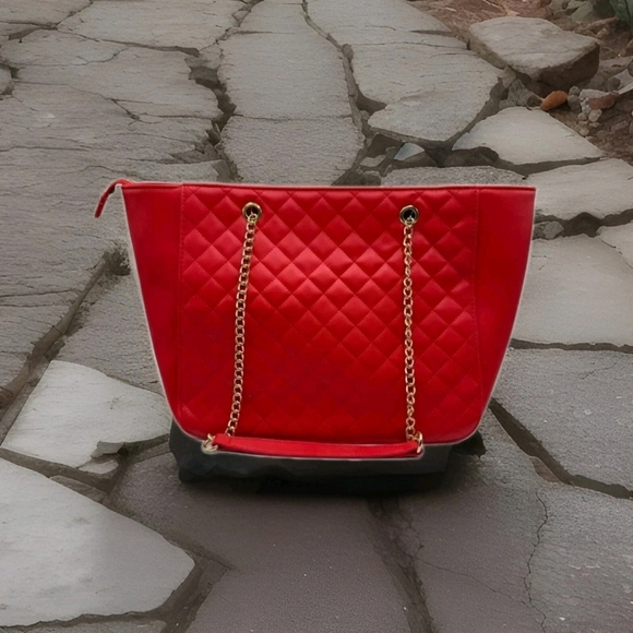 BADGLEY MISCHKA Quilted Tote Bag RED Brand New - Picture 3 of 3